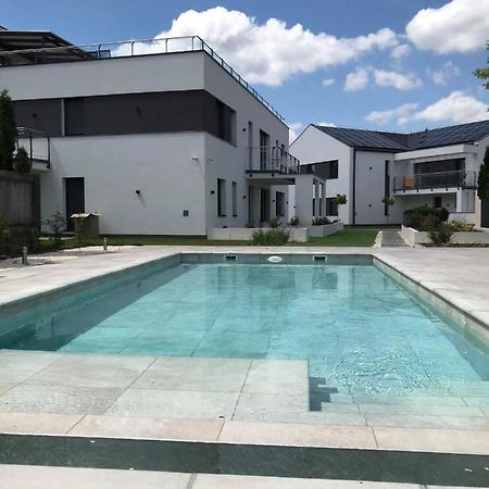 Oasis Residence ハイデゥソボスロー エクステリア 写真